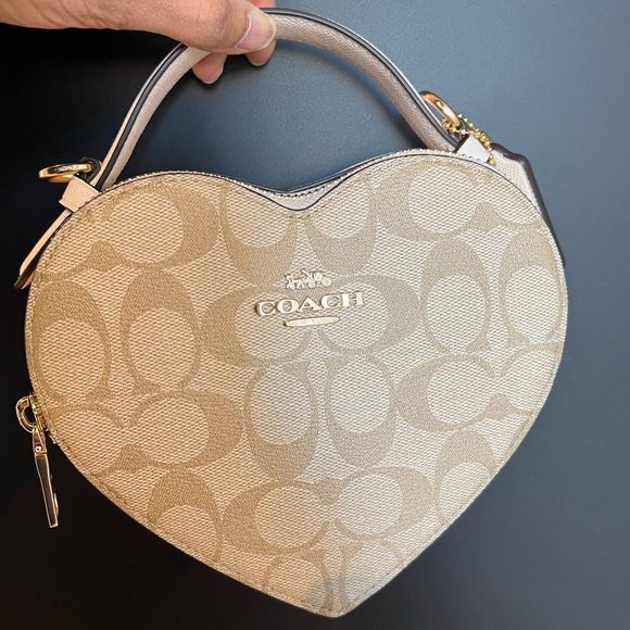 Coach Handbags - NWT COACH Heart Crossbody In Signature Canvas CJ450 Xbody Messenger Hand Bag